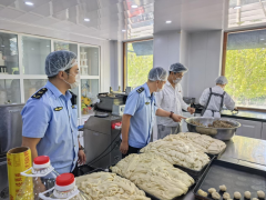 <b>区市场监管局开展月饼专项查抄 建牢“双节”食</b>